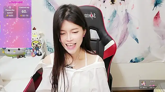 Snapshot of Alina10932 chatting on 11.21.25 Alina10932 online show from 11.21.25