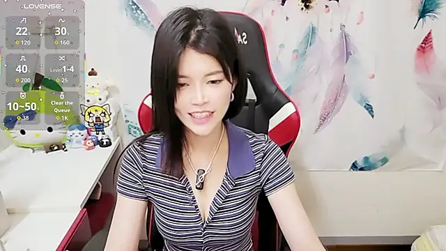 Snapshot of Alina10932 chatting on 11.24.25 Alina10932 online show from 11.24.25