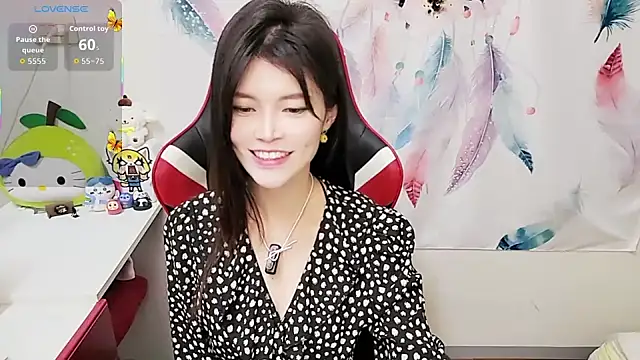 Snapshot of Alina10932 chatting on 11.27.25 Alina10932 online show from 11.27.25