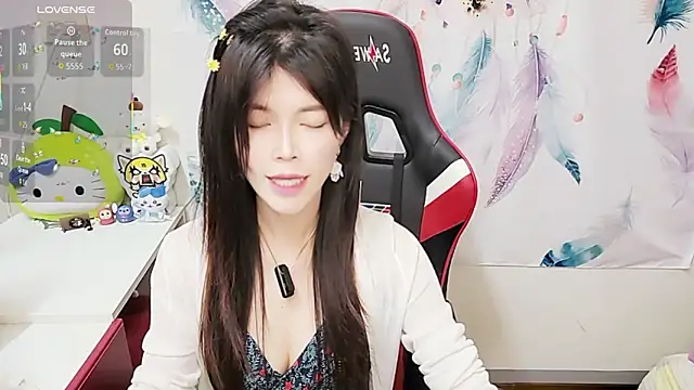 Snapshot of Alina10932 chatting on 12.05.25 Alina10932 online show from 12.05.25