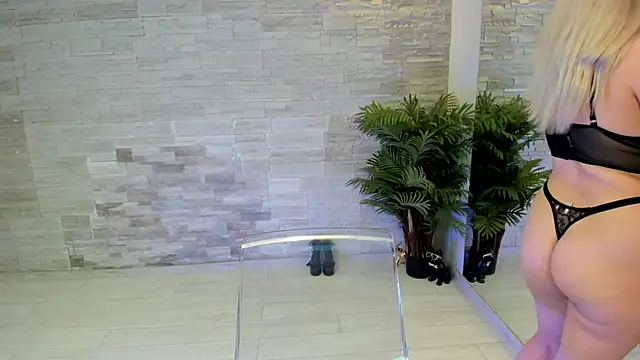 Snapshot of AngelInSinn chatting on 01.08.26 AngelInSinn online show from 01.08.26