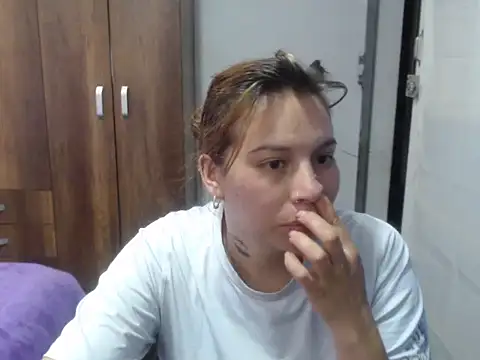 cloequeen15 online show from 10.31.25