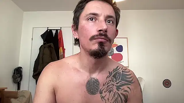 Snapshot of sunZfun chatting on 11.05.25 sunZfun online show from 11.05.25