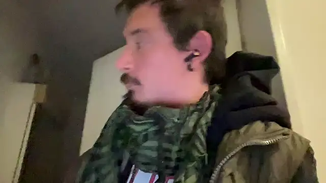 Snapshot of sunZfun chatting on 11.08.25 sunZfun online show from 11.08.25