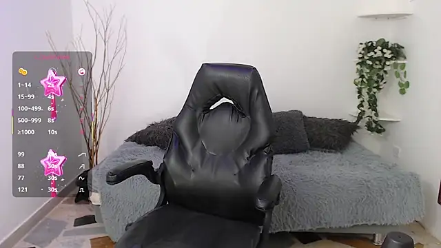 LiaGlow online show from 11.13.25