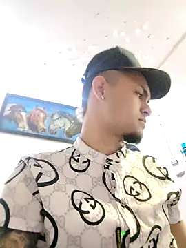 Snapshot of gaeldavid chatting on 11.08.25 gaeldavid online show from 11.08.25