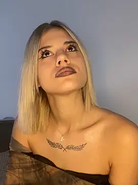 Snapshot of AishaKali chatting on 10.09.25 AishaKali online show from 10.09.25