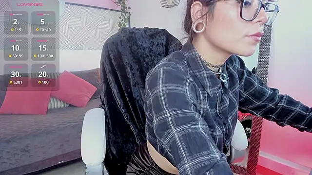 Snapshot of Esmeralda_CO chatting on 10.08.25 Esmeralda CO online show from 10.08.25