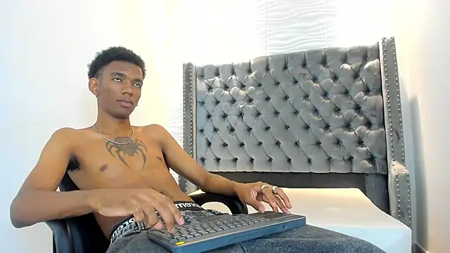 Snapshot of nero_reyd chatting on 04.22.26 nero reyd online show from 04.22.26