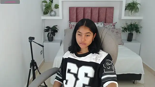 Milaa Star  online show from 12.19.25