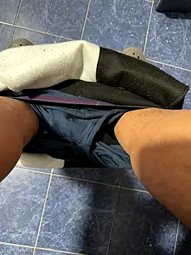 Snapshot of maialexte chatting on 12.15.25 maialexte online show from 12.15.25