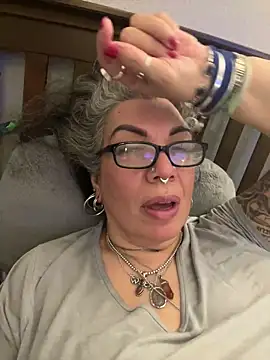 Snapshot of dieseldame1313 chatting on 02.12.25 dieseldame1313 online show from 02.12.25