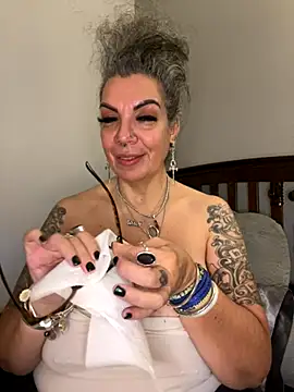 Snapshot of dieseldame1313 chatting on 11.03.25 dieseldame1313 online show from 11.03.25