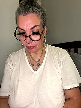 Snapshot of dieseldame1313 chatting on 11.06.25 dieseldame1313 online show from 11.06.25