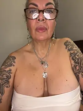 Snapshot of dieseldame1313 chatting on 11.09.25 dieseldame1313 online show from 11.09.25