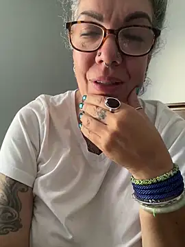 Snapshot of dieseldame1313 chatting on 11.11.25 dieseldame1313 online show from 11.11.25