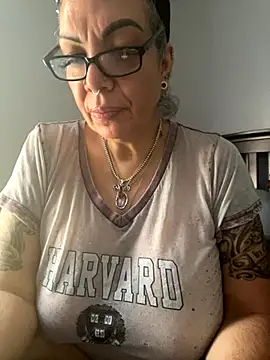 Snapshot of dieseldame1313 chatting on 11.13.25 dieseldame1313 online show from 11.13.25