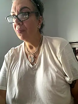 Snapshot of dieseldame1313 chatting on 11.17.25 dieseldame1313 online show from 11.17.25