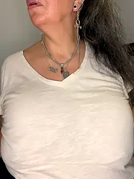 Snapshot of dieseldame1313 chatting on 12.03.25 dieseldame1313 online show from 12.03.25