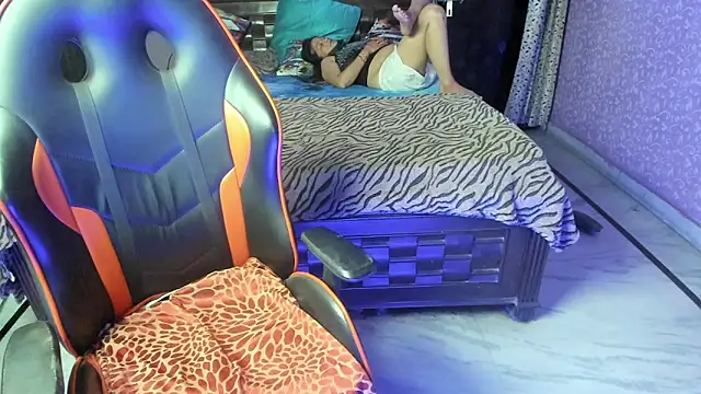 Snapshot of ShylaGill chatting on 10.16.25 ShylaGill online show from 10.16.25