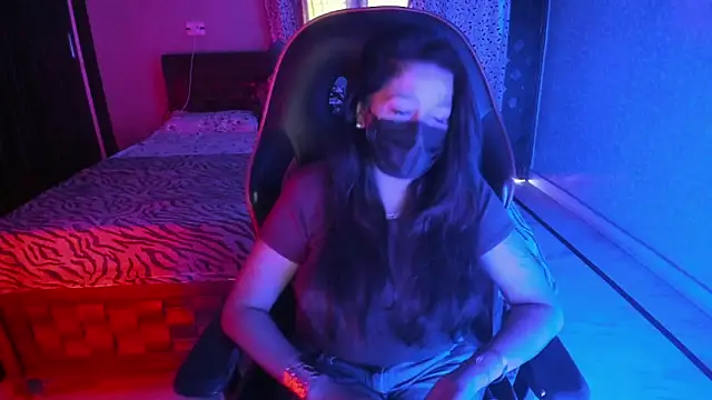 Snapshot of ShylaGill chatting on 10.31.25 ShylaGill online show from 10.31.25