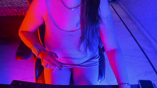 Snapshot of ShylaGill chatting on 11.11.25 ShylaGill online show from 11.11.25