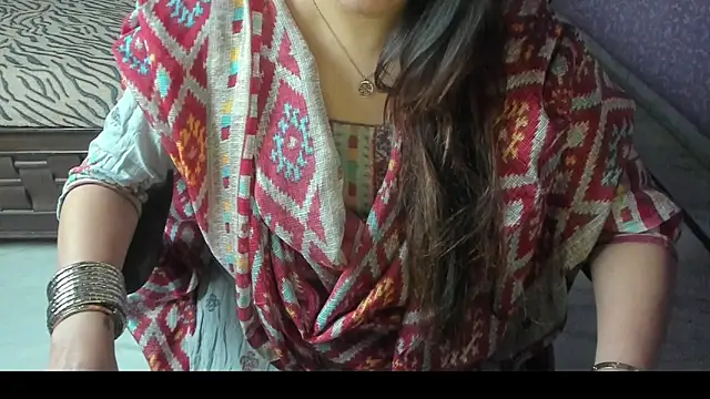 Snapshot of ShylaGill chatting on 11.26.25 ShylaGill online show from 11.26.25