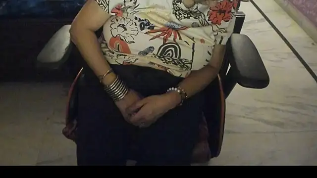 Snapshot of ShylaGill chatting on 11.26.25 ShylaGill online show from 11.26.25