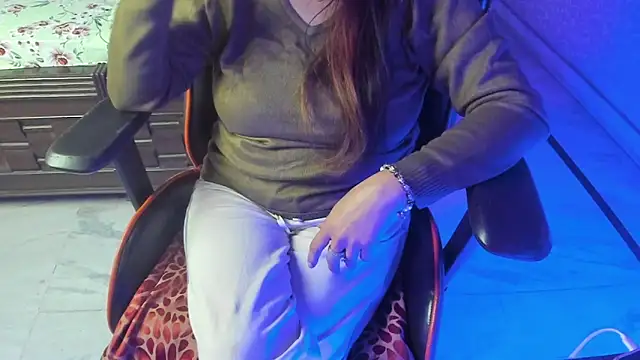 Snapshot of ShylaGill chatting on 12.04.25 ShylaGill online show from 12.04.25