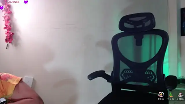 Snapshot of maria_angel11 chatting on 12.16.25 maria angel11 online show from 12.16.25