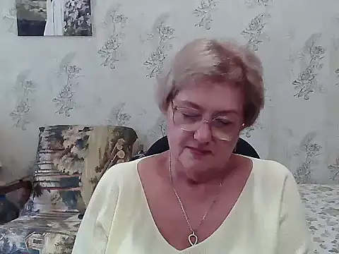 Snapshot of Renata62011 chatting on 09.10.25 Renata62011 online show from 09.10.25