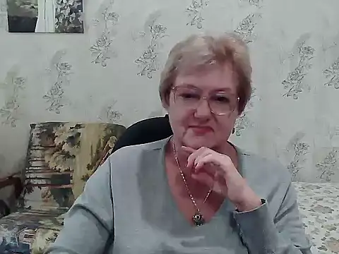 Snapshot of Renata62011 chatting on 09.27.25 Renata62011 online show from 09.27.25
