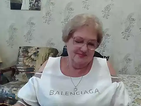 Snapshot of Renata62011 chatting on 10.04.25 Renata62011 online show from 10.04.25