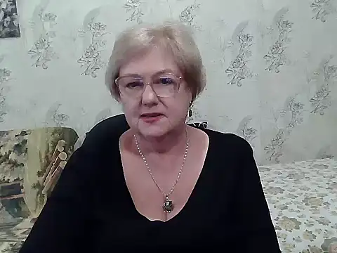 Snapshot of Renata62011 chatting on 10.17.25 Renata62011 online show from 10.17.25