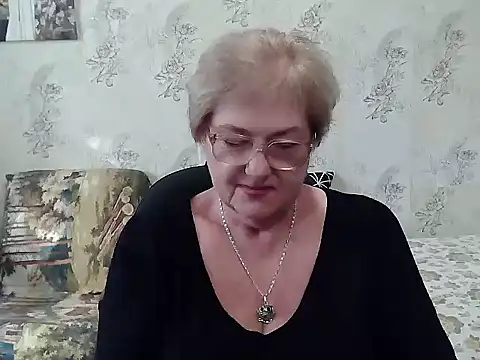 Snapshot of Renata62011 chatting on 10.18.25 Renata62011 online show from 10.18.25