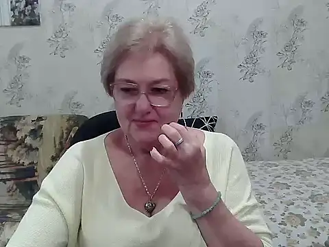 Snapshot of Renata62011 chatting on 10.19.25 Renata62011 online show from 10.19.25