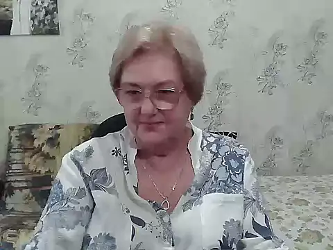 Snapshot of Renata62011 chatting on 10.24.25 Renata62011 online show from 10.24.25