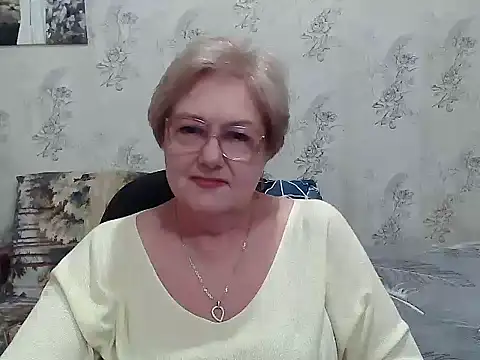 Snapshot of Renata62011 chatting on 10.27.25 Renata62011 online show from 10.27.25