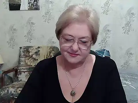 Snapshot of Renata62011 chatting on 10.28.25 Renata62011 online show from 10.28.25