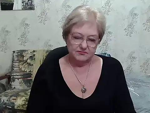 Snapshot of Renata62011 chatting on 10.28.25 Renata62011 online show from 10.28.25