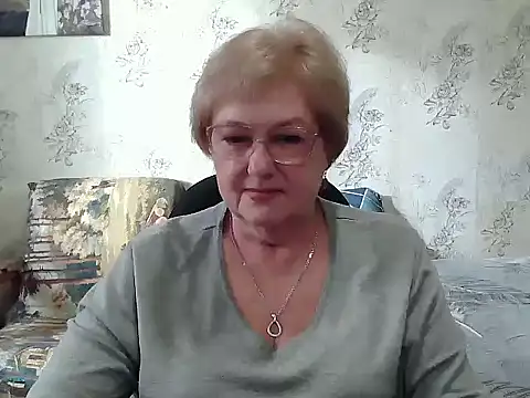 Snapshot of Renata62011 chatting on 10.29.25 Renata62011 online show from 10.29.25