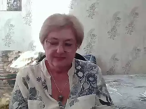 Snapshot of Renata62011 chatting on 10.31.25 Renata62011 online show from 10.31.25