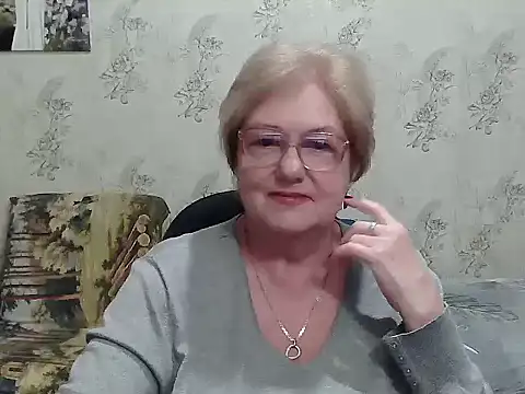 Snapshot of Renata62011 chatting on 11.04.25 Renata62011 online show from 11.04.25