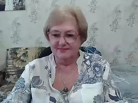 Snapshot of Renata62011 chatting on 11.06.25 Renata62011 online show from 11.06.25