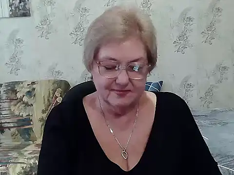 Snapshot of Renata62011 chatting on 11.17.25 Renata62011 online show from 11.17.25