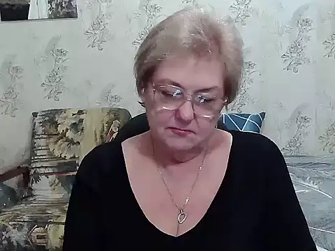 Snapshot of Renata62011 chatting on 11.18.25 Renata62011 online show from 11.18.25