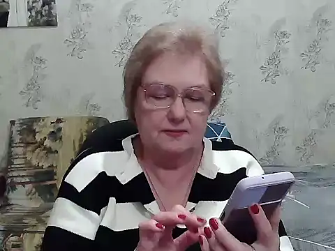 Snapshot of Renata62011 chatting on 11.22.25 Renata62011 online show from 11.22.25