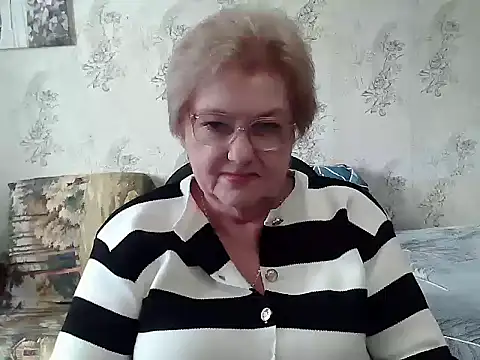 Snapshot of Renata62011 chatting on 11.25.25 Renata62011 online show from 11.25.25