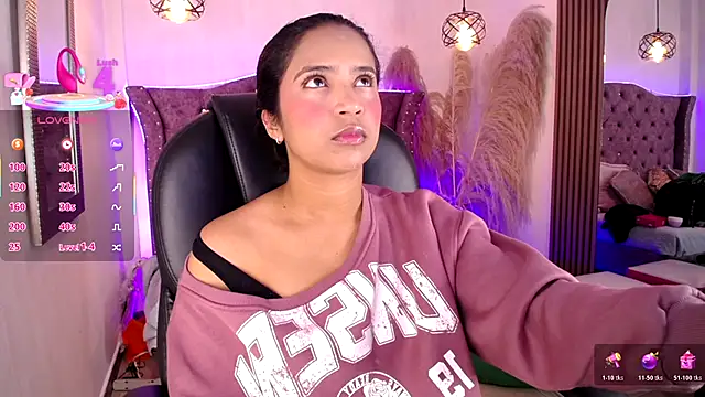 SophiaWalker 1 online show from 11.26.25