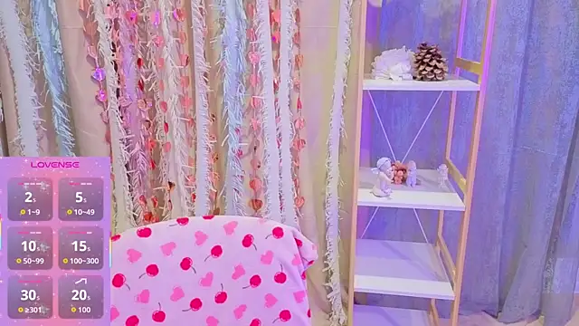 Snapshot of Luisa_Rosee chatting on 10.23.25 Luisa Rosee online show from 10.23.25